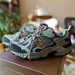 New Balance Gray and Black Sneakers Size 8M / 9.5W